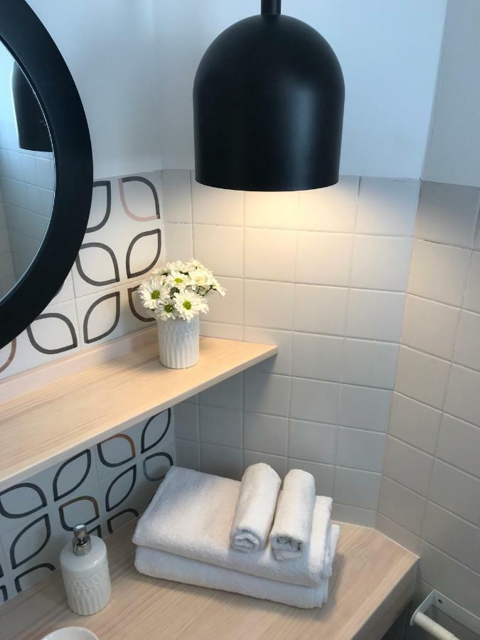 Romantic Apartment Valenza Esterno foto