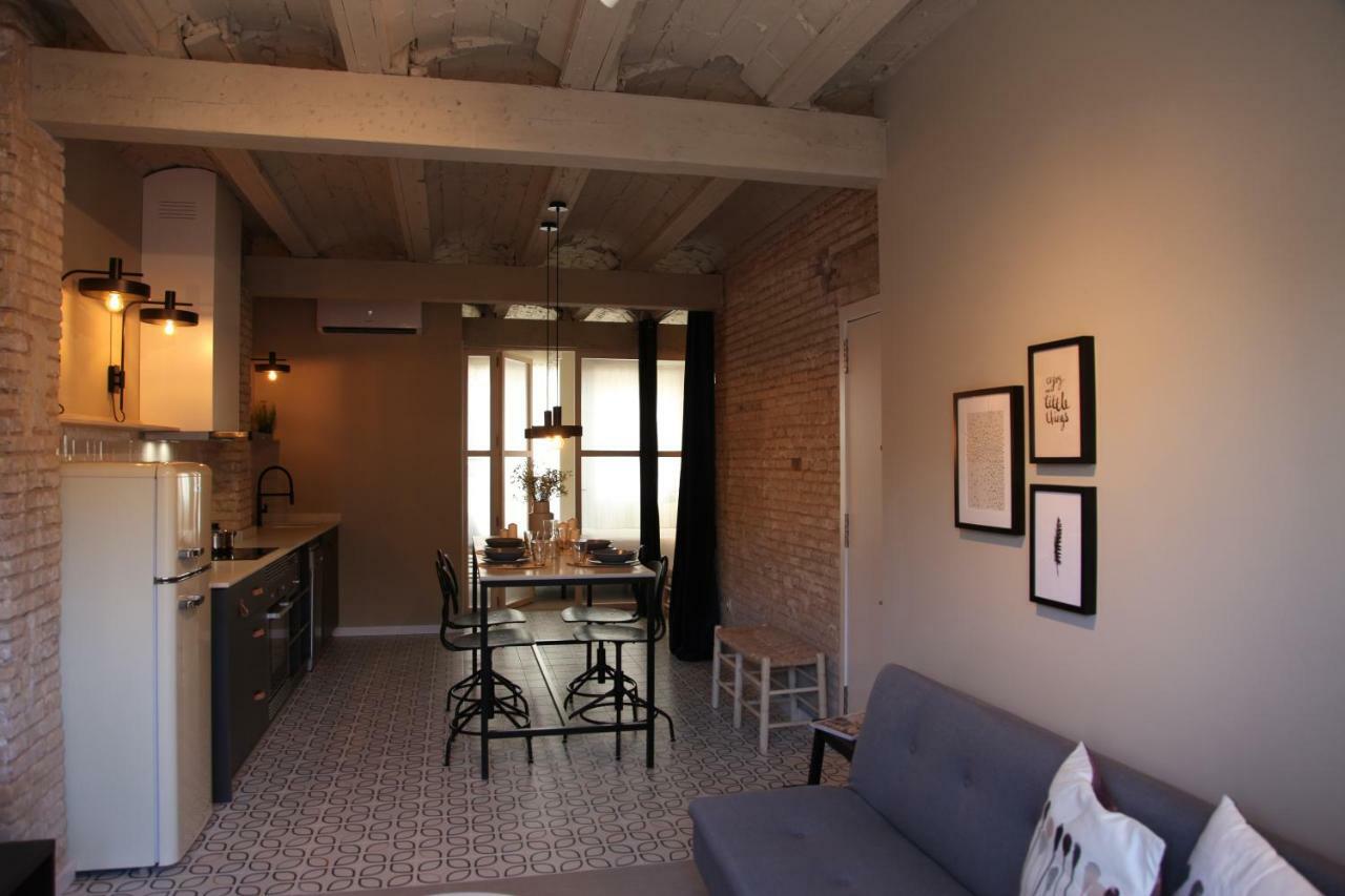 Romantic Apartment Valenza Esterno foto